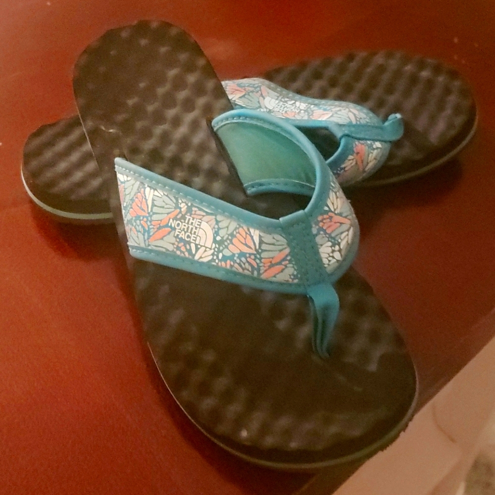 Girls north face flip flops